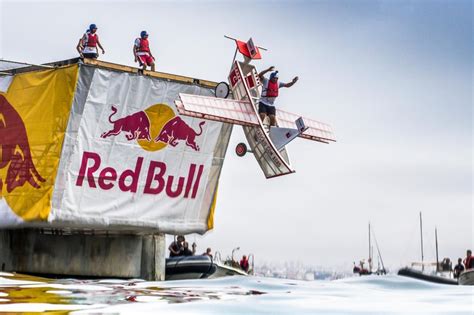 Red Bull Flugtag 2017: 그야말로 하늘을 나는 도전! 그리고 엉뚱한 결말...